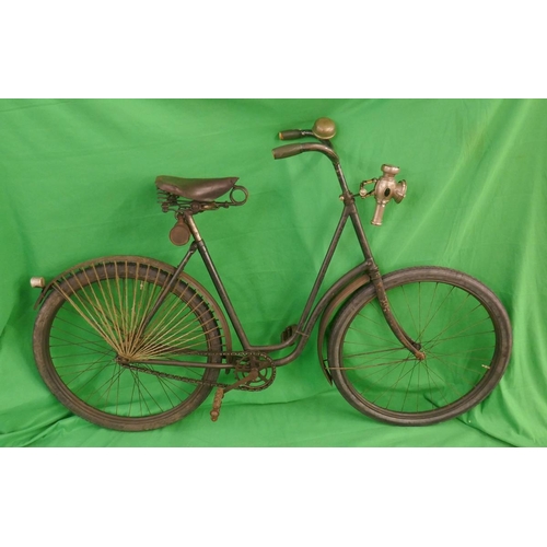 531 - 1898 Singer Model De Luxe ladies bicycle complete with Lucas lamp and leather saddle bag