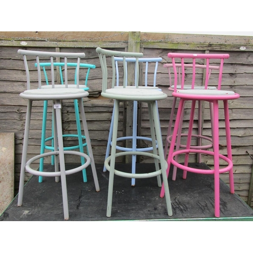 540 - 6 bar stools