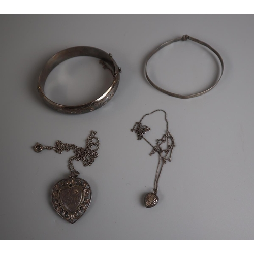 77 - Collection of silver jewellery