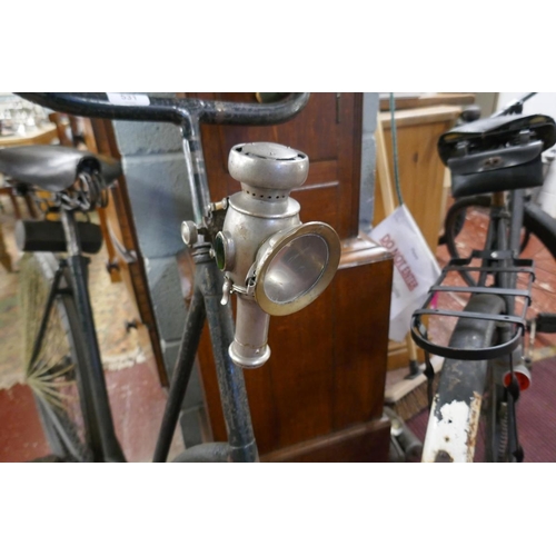 531 - 1898 Singer Model De Luxe ladies bicycle complete with Lucas lamp and leather saddle bag