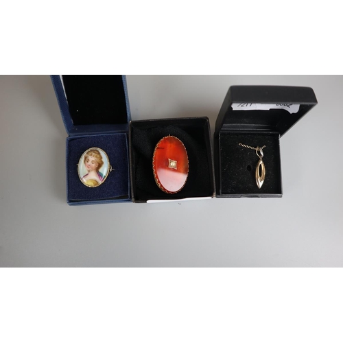 74 - Collection of jewellery to include gold and hand painted portrait brooch