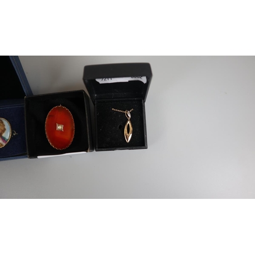 74 - Collection of jewellery to include gold and hand painted portrait brooch