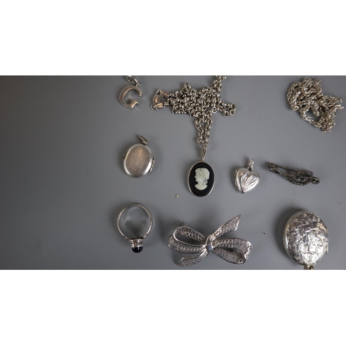 75 - Collection of silver jewellery