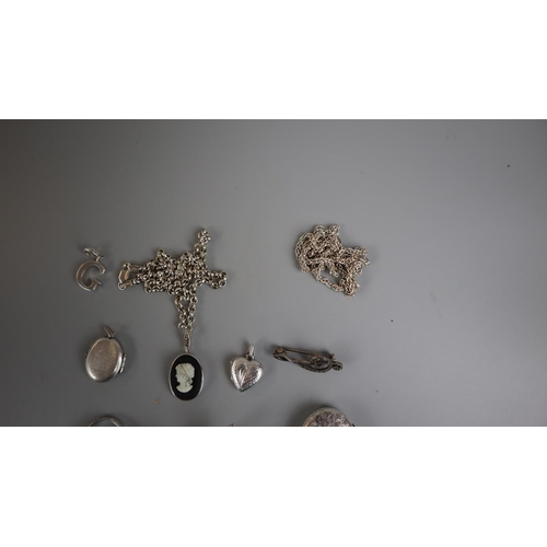 75 - Collection of silver jewellery