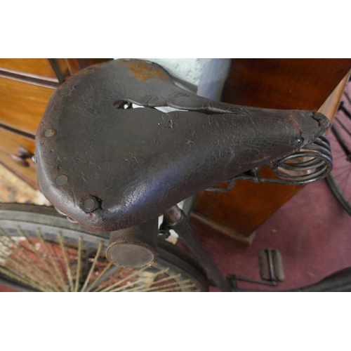 531 - 1898 Singer Model De Luxe ladies bicycle complete with Lucas lamp and leather saddle bag