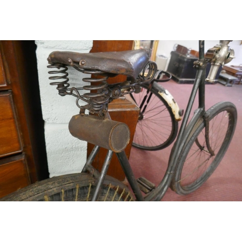 531 - 1898 Singer Model De Luxe ladies bicycle complete with Lucas lamp and leather saddle bag