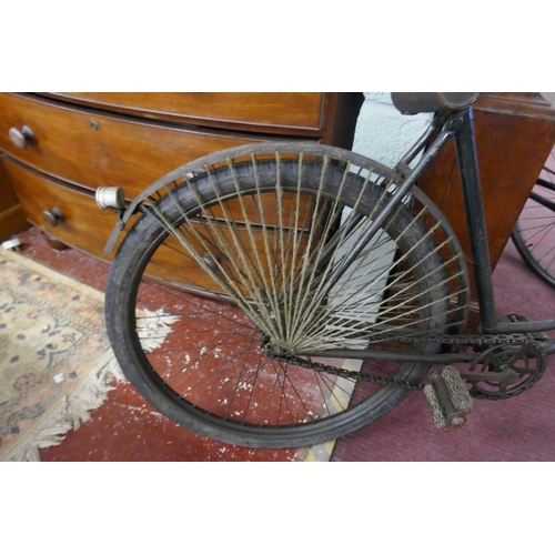 531 - 1898 Singer Model De Luxe ladies bicycle complete with Lucas lamp and leather saddle bag