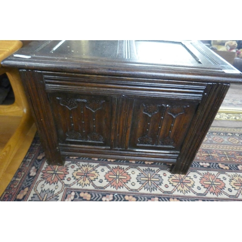 518 - Small oak coffer