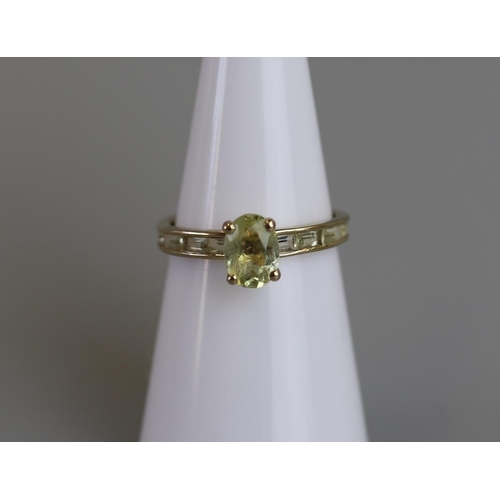 139 - Gold peridot set ring - Size K½