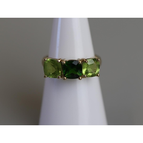 151 - Gold peridot & green garnet set ring - Size L