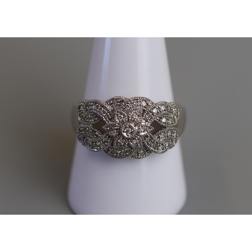 157 - White gold diamond set ring - Size S