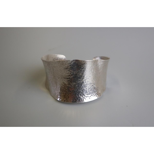 180 - Designer silver bangle