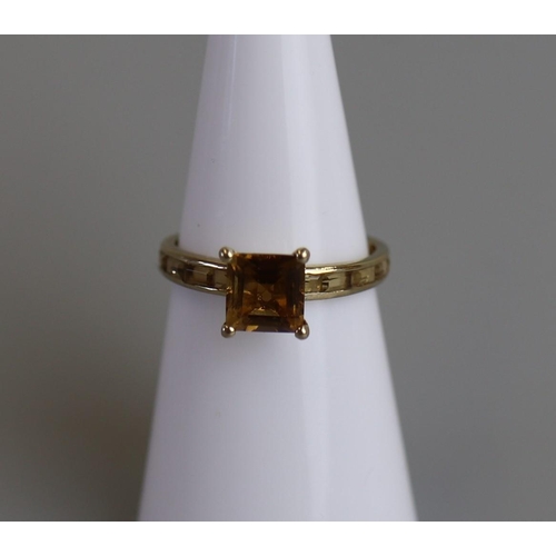 191 - Gold topaz set ring - Size K