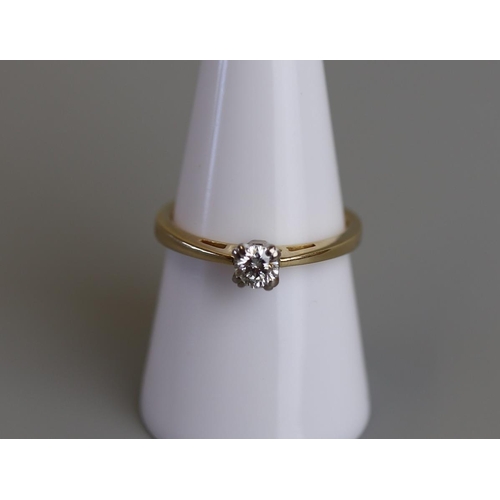 202 - 18ct gold platinum set diamond solitaire ring - Size P