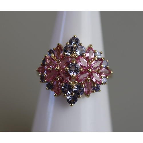 211 - Gold pink tourmaline & blue topaz set ring - Size L