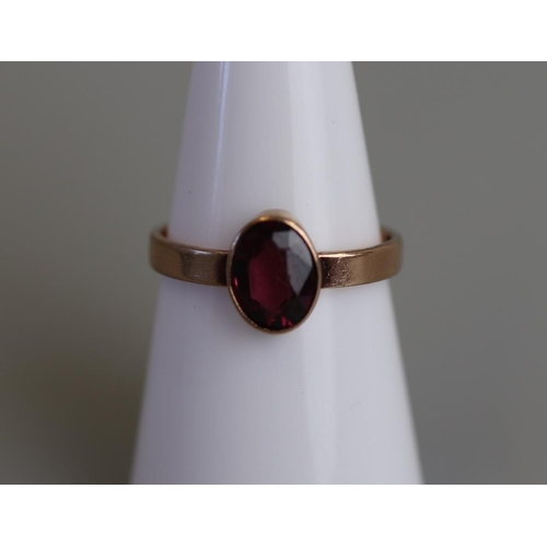 213 - Gold almandine garnet set ring - Size M½ 