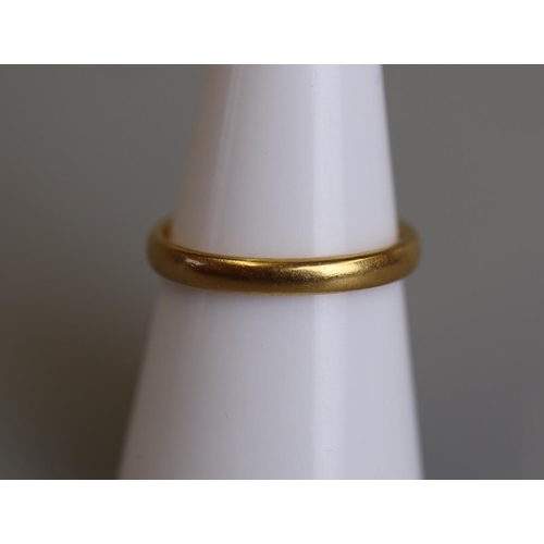 217 - 22ct gold wedding band - Weight 2.3g - Size M½