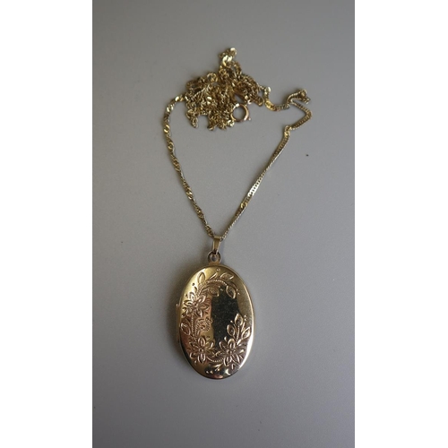 255 - Gold locket on chain - Weight 7g