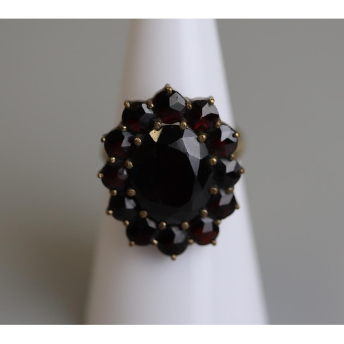 289 - 10ct gold garnet ring - Size L