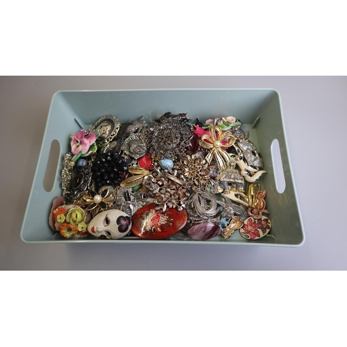 311 - Large collection of brooches to include silver