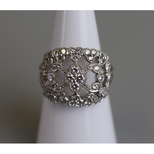 72 - Fine platinum & diamond set ring - Size M