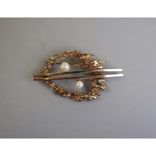 75 - Gold pearl set brooch