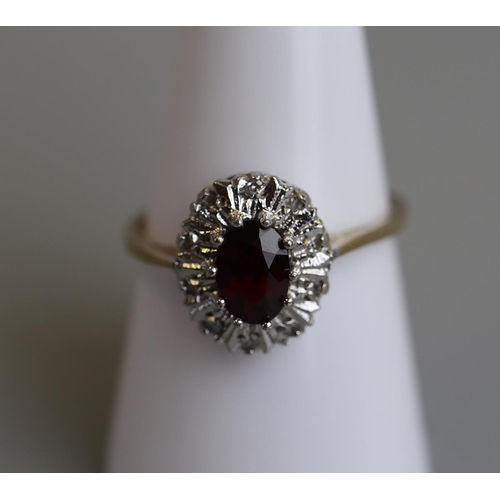 98 - Gold garnet & diamond cluster ring - Size P