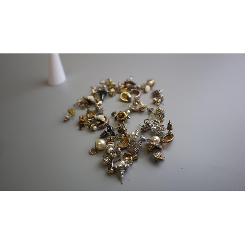 106 - Collection of earrings to include silver