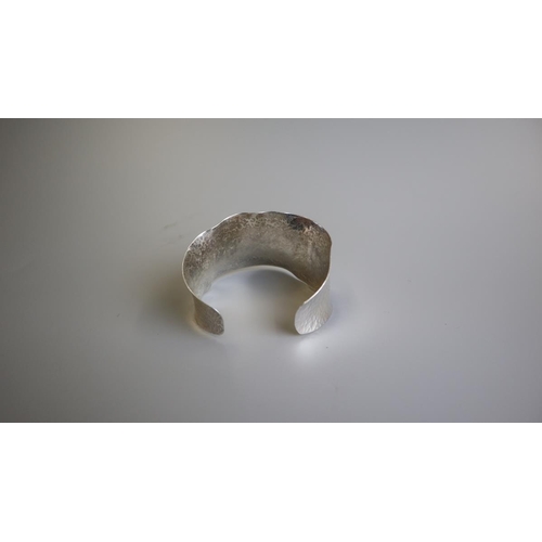 180 - Designer silver bangle