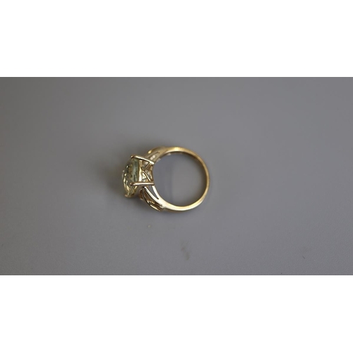 198 - Gold stone set ring - Size K