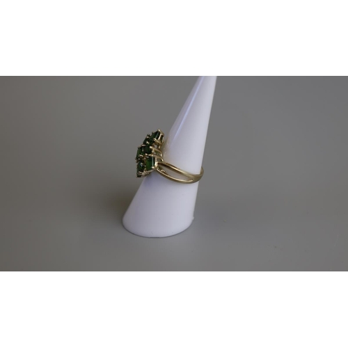 207 - Gold green garnet set ring - Size L½