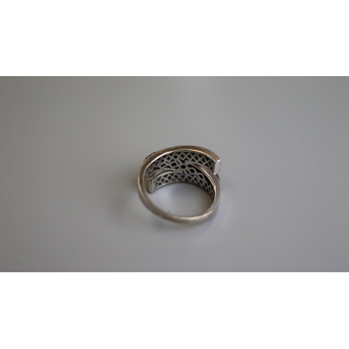 226 - Silver multi stone set ring