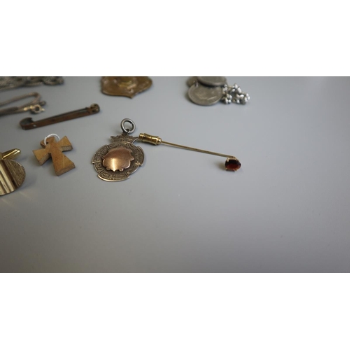 243 - Collection of jewellery to include gold stick pin