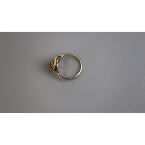 259 - Gold garnet set ring - Size J