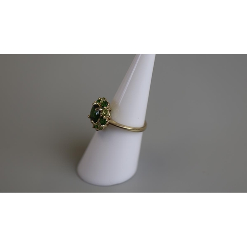 276 - Gold green garnet & peridot set ring - Size L