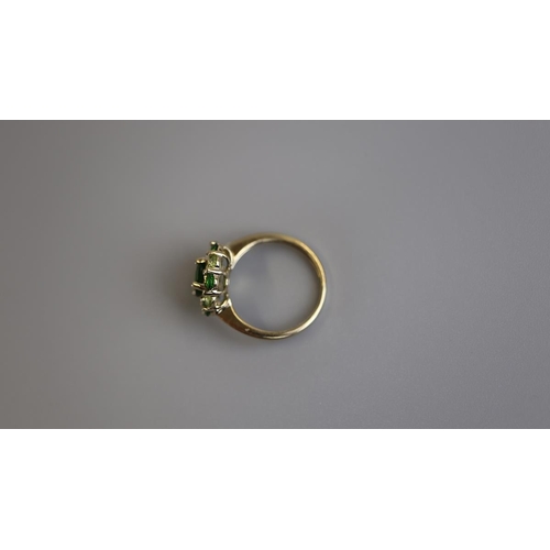 276 - Gold green garnet & peridot set ring - Size L