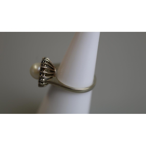 284 - White gold pearl sapphire ring - Size K