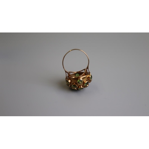 292 - 18ct gold peridot set ring - Size L