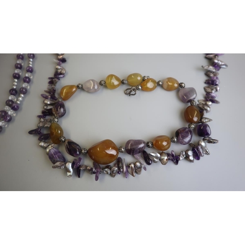 304 - 3 necklaces with amethyst, pearl and carnelian stones