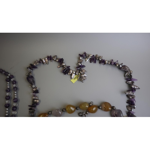 304 - 3 necklaces with amethyst, pearl and carnelian stones