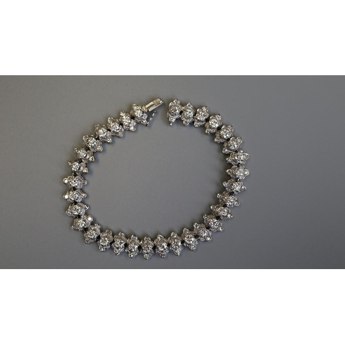 316 - Stunning 18ct white gold diamond choker / necklace (also converts into 2 matching bracelets)