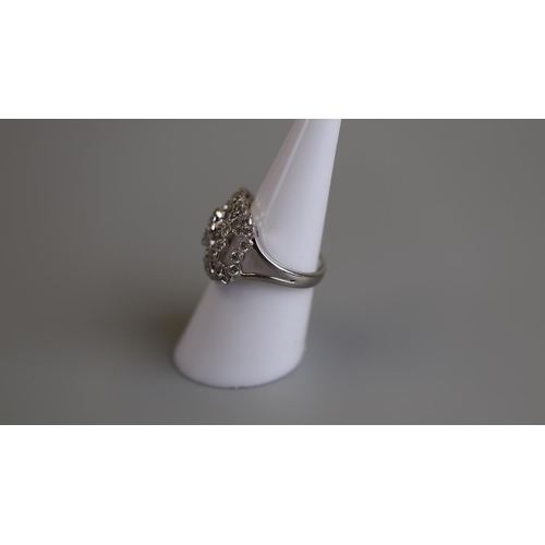 72 - Fine platinum & diamond set ring - Size M