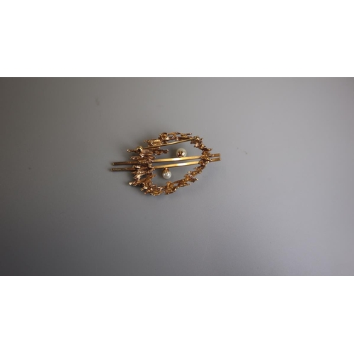 75 - Gold pearl set brooch