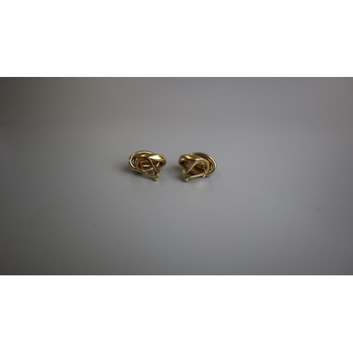 95 - Pair of 18ct gold earrings - Weight 12.5g