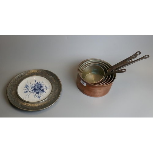 249 - Graduated copper saucepans with plate