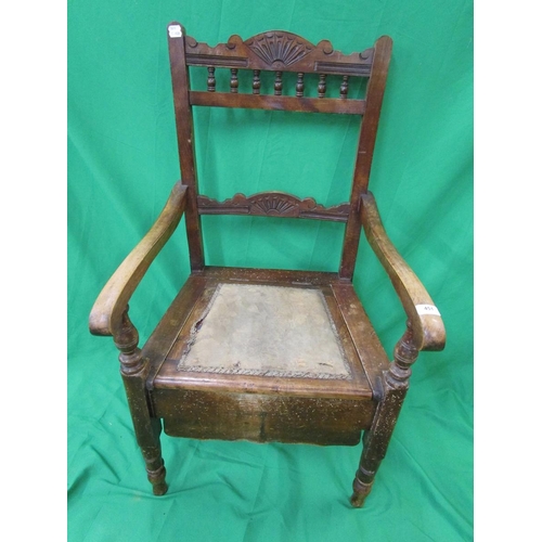 451 - Commode chair