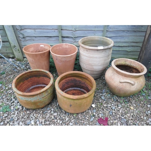 475 - Collection of terracotta planters