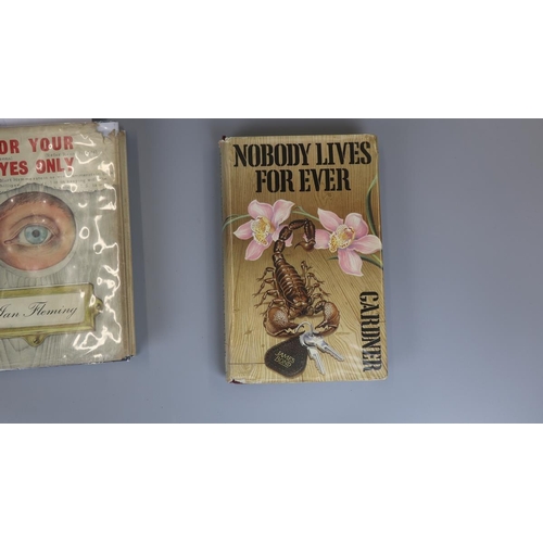 122 - 1960s first edition For Your Eyes Only by Ian Fleming in original dust cover together with a copy of... 