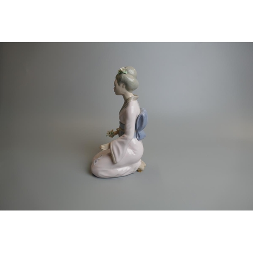 197 - 2 Oriental Nao figurines