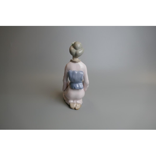 197 - 2 Oriental Nao figurines